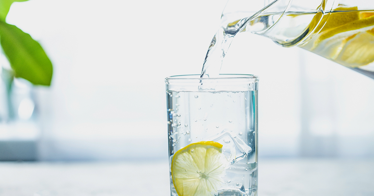 4 Surprising Benefits of Drinking Lemon Water