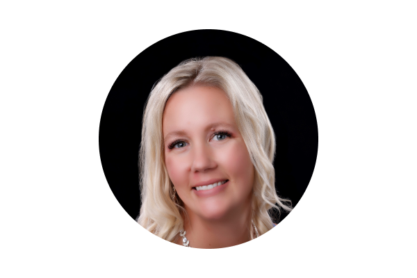 professional headshot of amanda averett