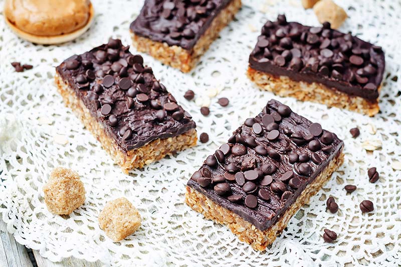 Chocolate and peanut butter energy bars