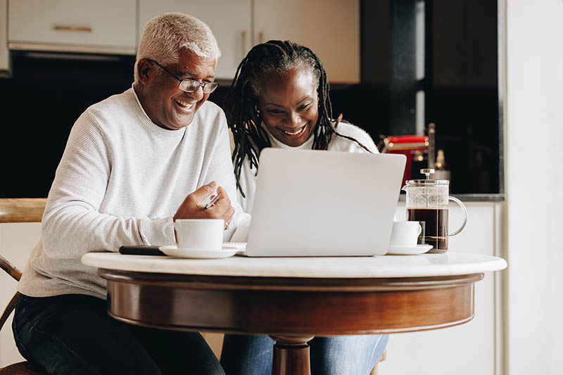 Senior couple looking at Medicare Advantage plans.